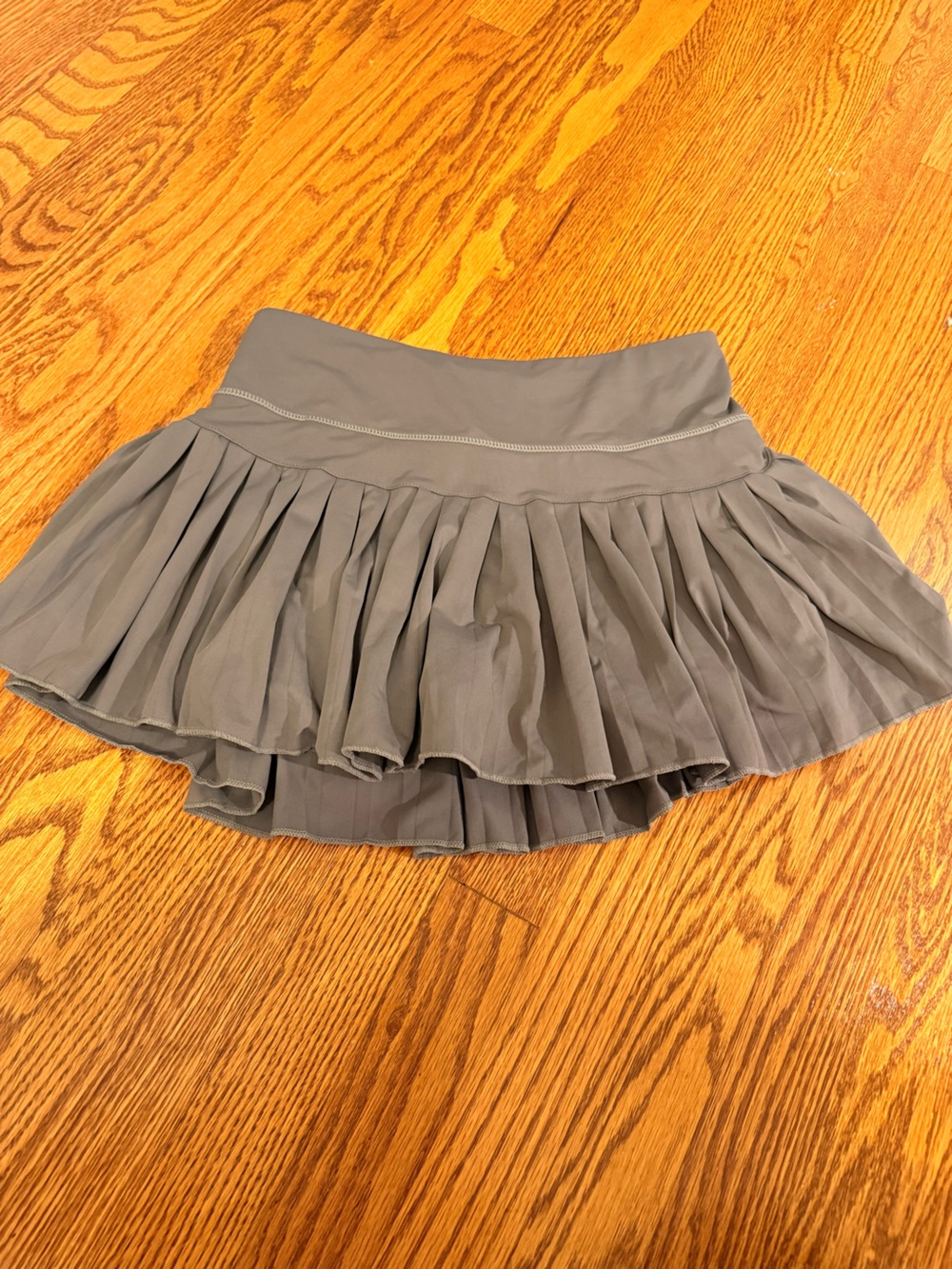 Gold Hinge Gray Pleated Mini Skirt